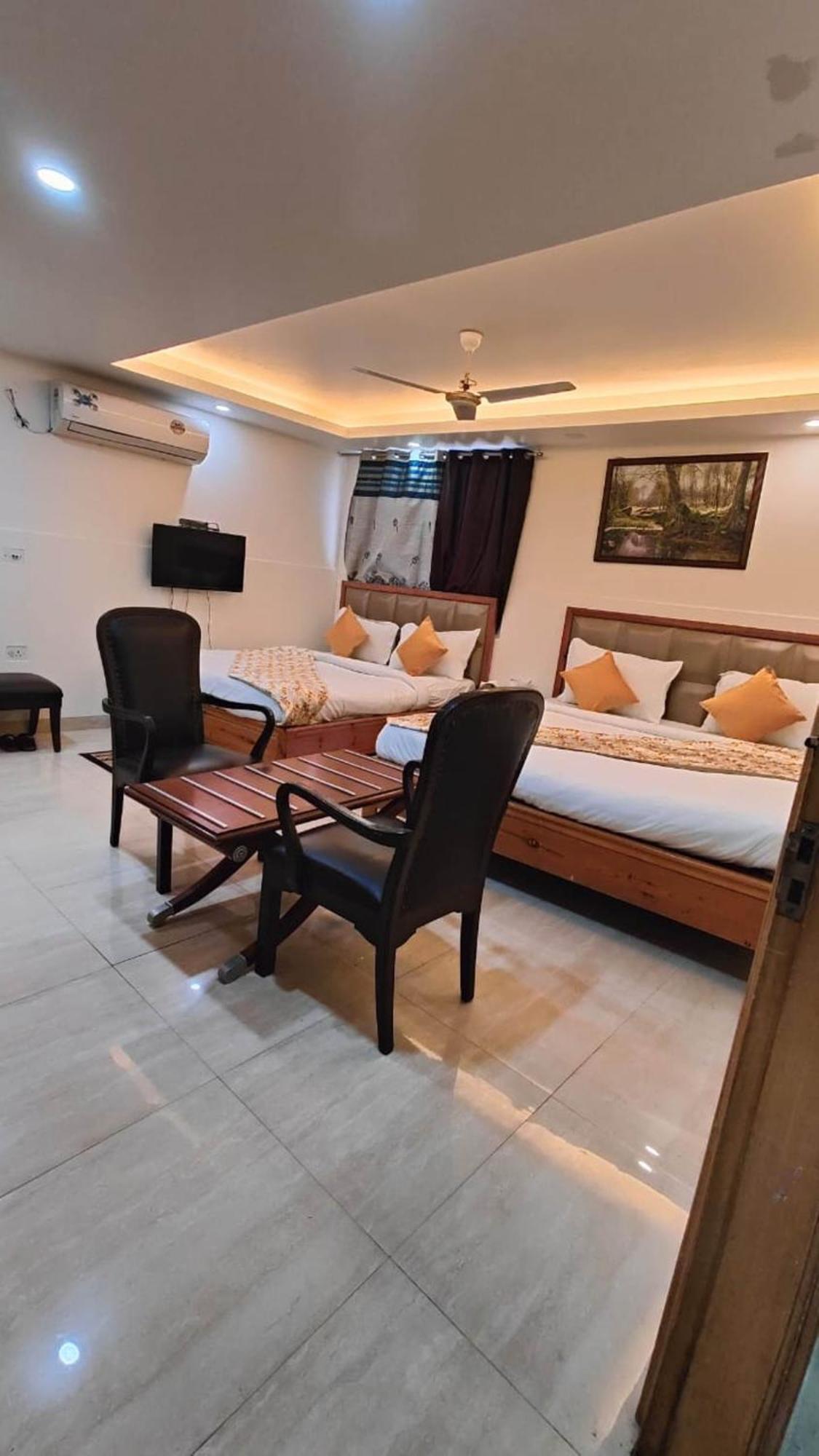 Airport Hotel Mahal Nueva Delhi Exterior foto