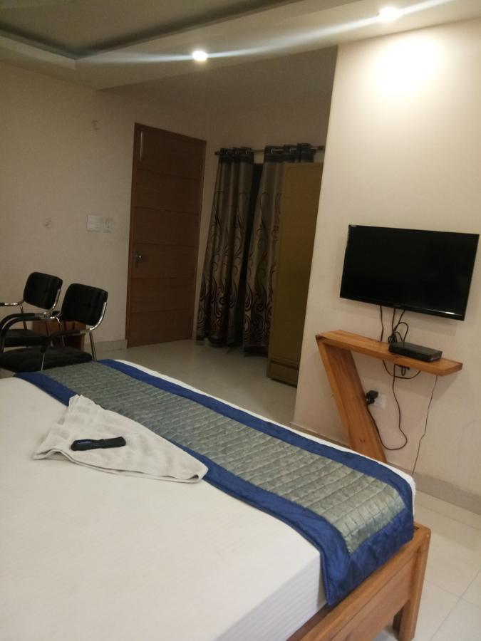 Airport Hotel Mahal Nueva Delhi Exterior foto