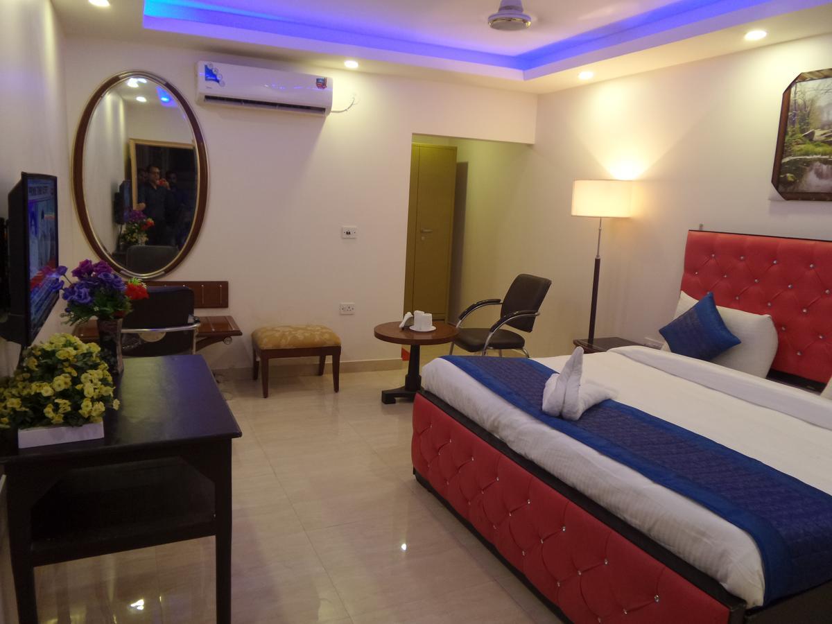 Airport Hotel Mahal Nueva Delhi Exterior foto